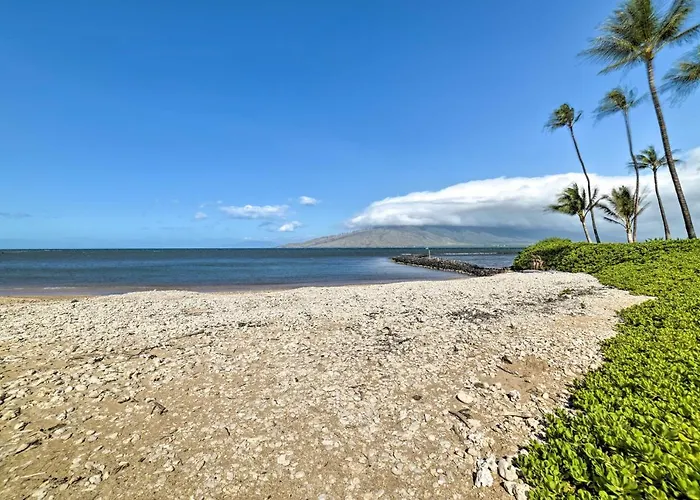 Ocean-View Kihei Condo With Lanai Steps To Beach!